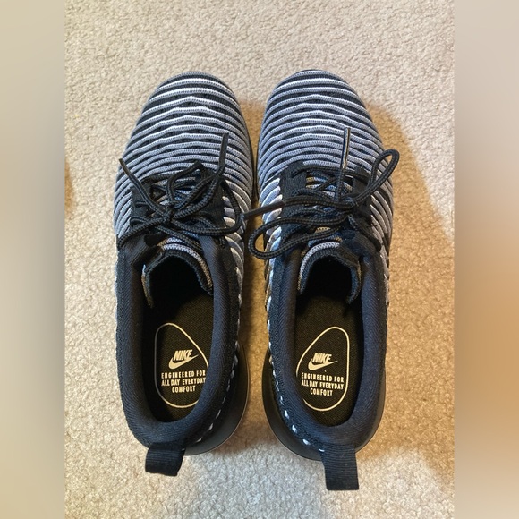 Women’s Nile Shoes Size 6US - Picture 2 of 5